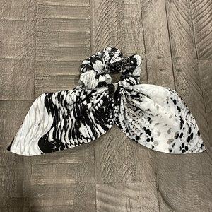 Snake-print scrunchie